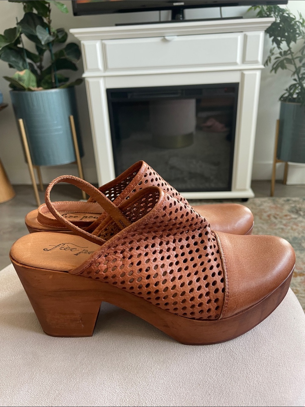 Free People Logan Tan Perforated Leather Slingback Clog Heels - Picture 4 of 15
